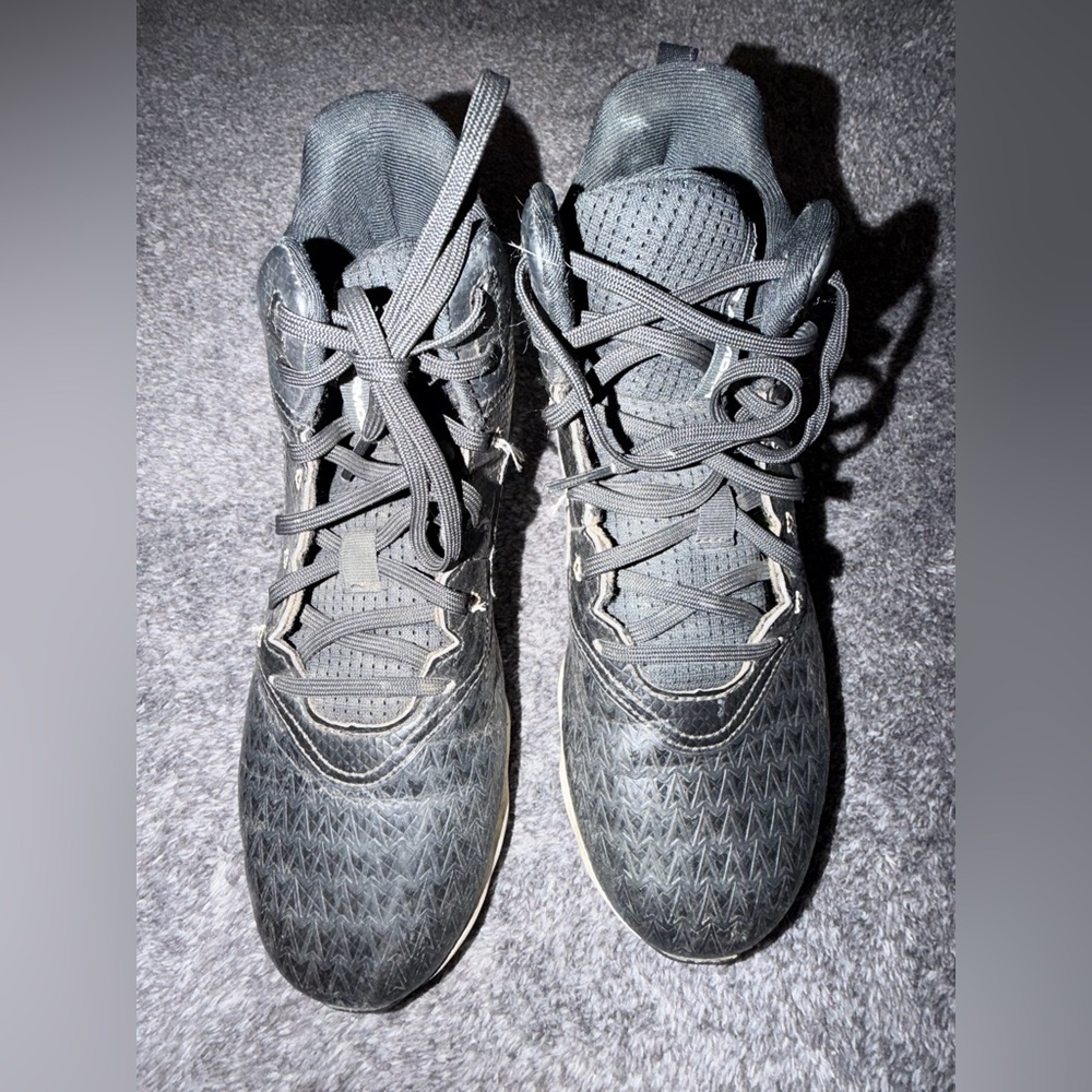 Under Armour Black Mid-Cut Cleats | Youth 6.5 / Women’s 8
